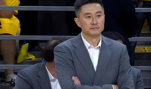 体育直播-CBA名记质疑杜锋：第四节比赛，为何要弃用徐杰？|广东队|北京队|cba季后赛|广东男篮|北京首钢_新浪体育_新浪新闻